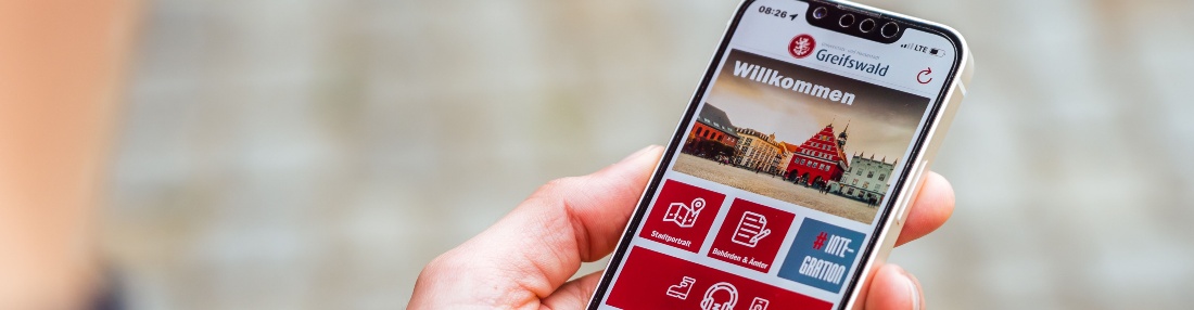 Greifswald-App auf dem Smartphone © Jens Breuer Handy mit geöffneter Greifswald App