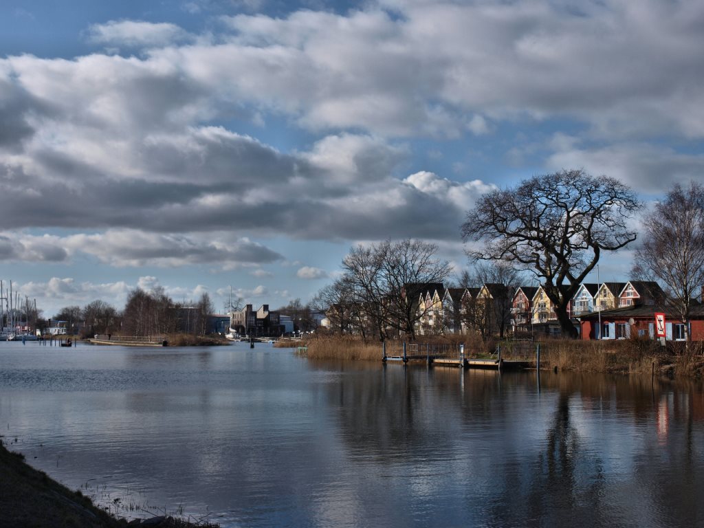 Doremarie Hintze: Einfahrt in die Marina Holzteich