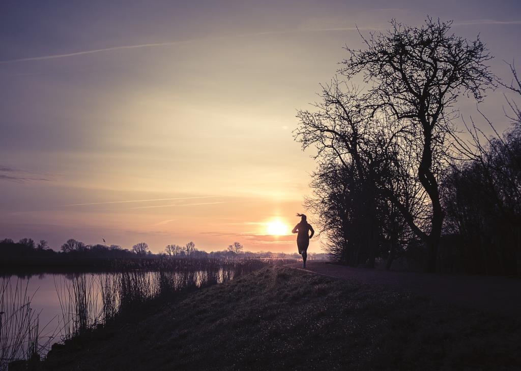 Phillip Schulz Joggerin am Morgen