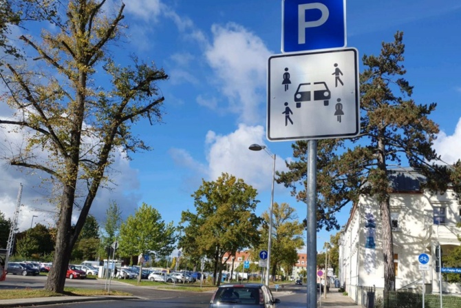 Carsharing © Rechtsamt Carsharing-Parkplatz am Bahnhof ist zugeparkt