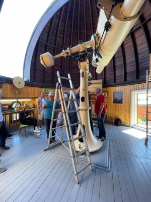 Einrichtung des Carl-Zeiss-Doppelteleskops in der Greifswalder Sternwarte