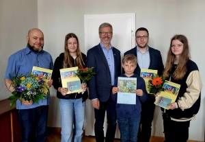 Die Preisträger des Eurpäischen Wettbewerbs 2022 gemeinsam mit ihren Lehrern und Dr. Fassbinder