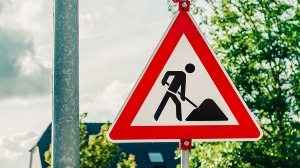 Baustelle © Wally Pruß Baustellenschild im Greifswalder Stadtgebiet