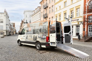 der neue Friedrich-Bus auf dem Marktplatz
