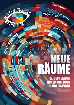 Auf dem bunten Plakat zur Interkulturelle Woche 2024 sieht man das Motto "Neue Räume" in zahlreichen Sprachen