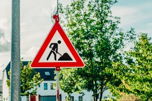 Baustelle(WallyPruss)_1_Ausschnitt © Wally Pruß Baustellenschild