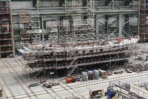 GREIF_eingeruestet2405001_S.Weiß © Silvio Weiß Die GREIF - eingerüstet in der Stralsunder Werfthalle