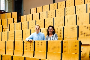 Leiterin der CDF-Schule Anke Thurow besichtigt mit stud. Prorektor Lukas Voigt die Räume der Universität (1), Fotograf Lukas Voigt