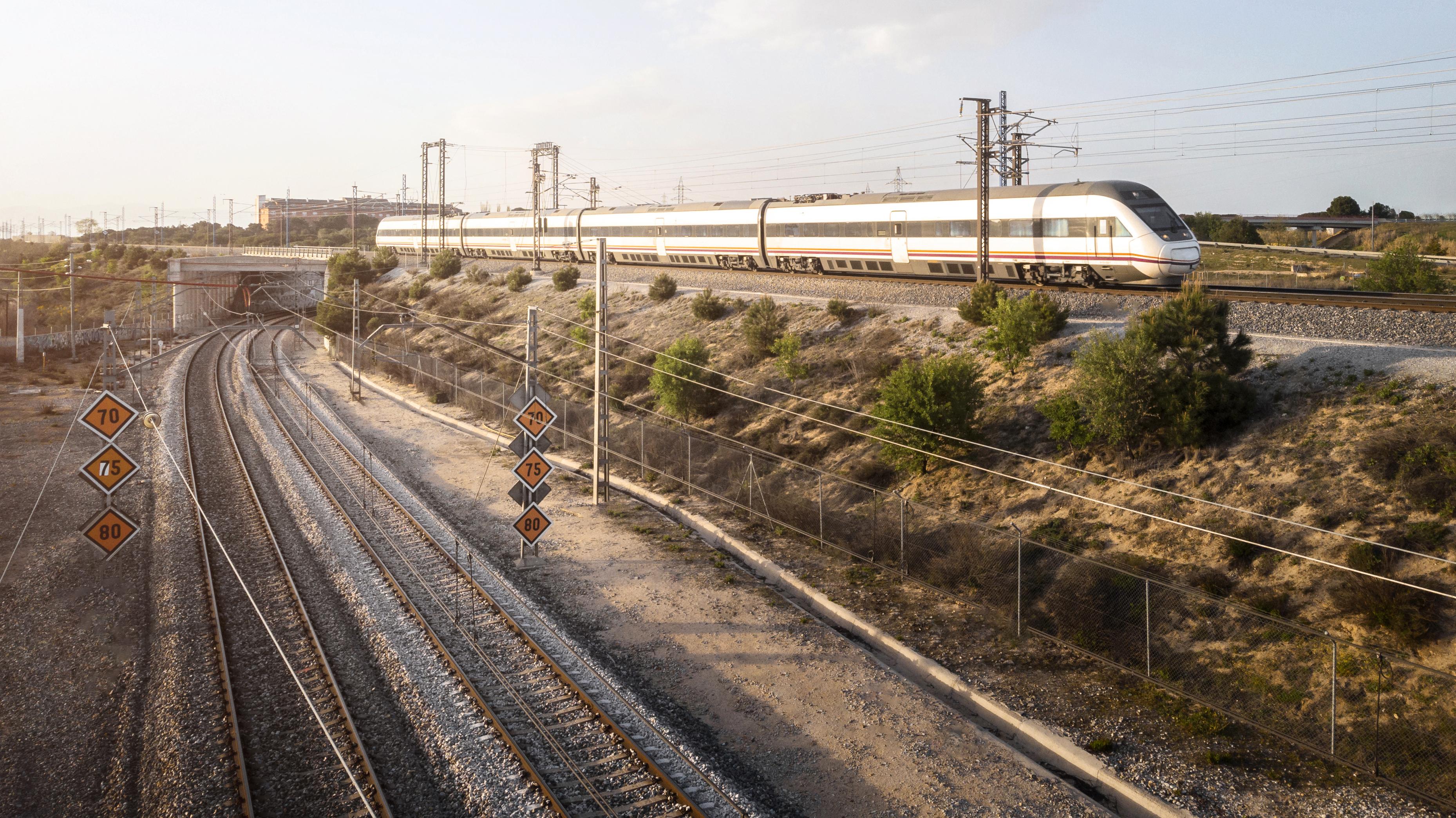 /export/sites/hgw/de/.galleries/Pressestelle-Pressemitteilungen/Pressemitteilungen-2024/Luftaufnahme-Bahn-Bahnstrecke-c-Freepik.jpg