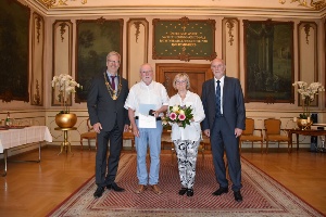 Dr. Stefan Fassbinder, Reinhard Eichhorst, seine Frau und Egbert Liskow im Trausaal