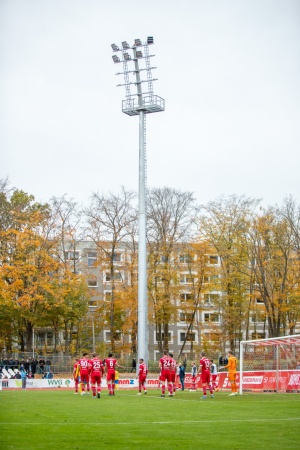 Neue Flutlichtanlage im Volksstadion