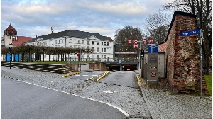 Blick auf den Eingang der Tiefgarage am Markt