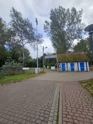 neuer Sirenenmast neben dem Eingang zum Strandbad Eldena