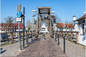 Wiecker Brücke mit versenkbarem Hubpoller