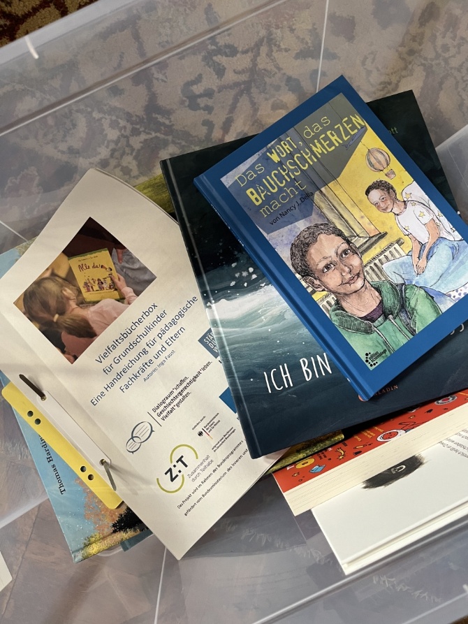 Vielfaltsbücherbox für Grundschulkinder © Kassandra Engel Vielfaltsbücherbox für Grundschulkinder